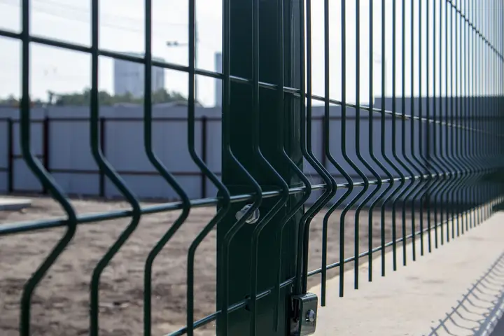 Reja de acero en una instalación industrial